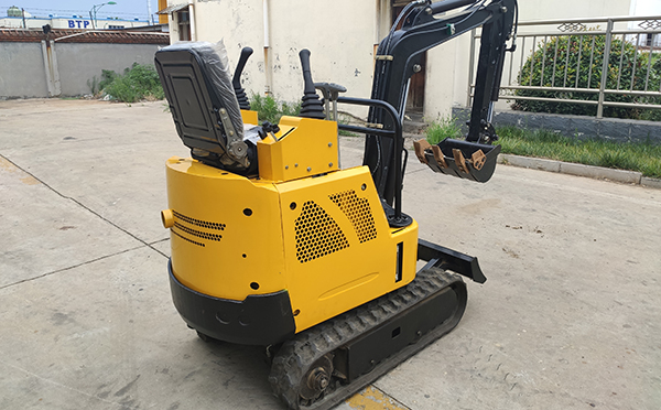 小型挖掘機的維護保養(yǎng)的時間與具體步驟